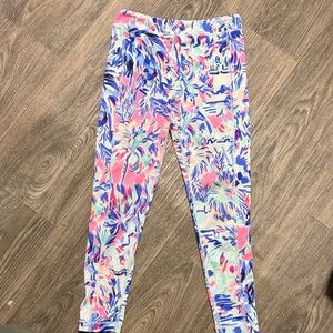 Lilly Pulitzer Luxletic graphic leggings size medium (6-7 kids)